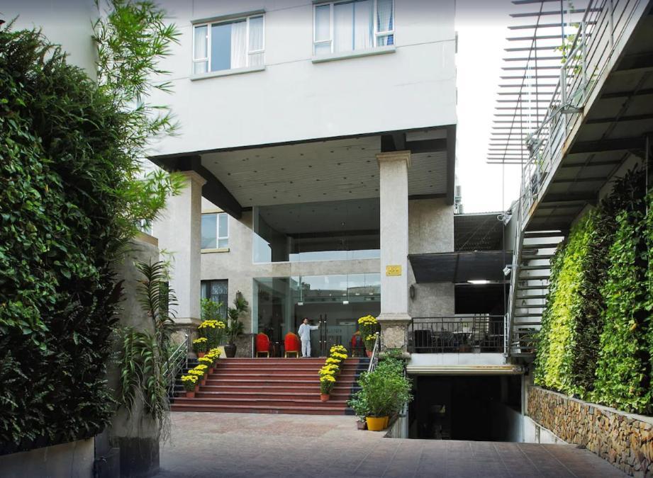 Cozrum Lux - The Arrivals Hotel Ho Chi Minh City Bagian luar foto